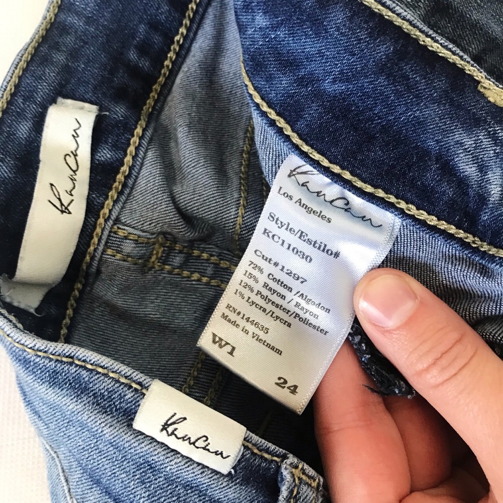 ❌SOLD❌ distressed KanCan skinnies - Picture 7 of 8